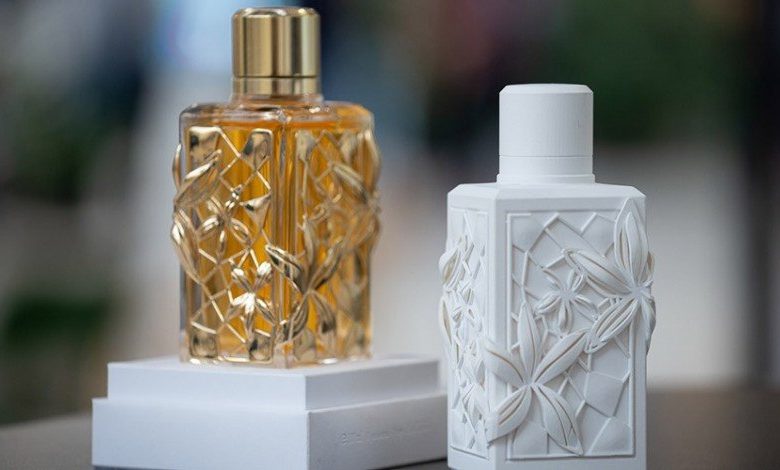 3D印花香水瓶原型，右和L'Oréal的成品